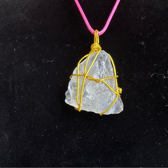 Handmade sea glass pendant gold tone Wire Wrapped Necklace beach glass 5544 - Picture 4 of 8